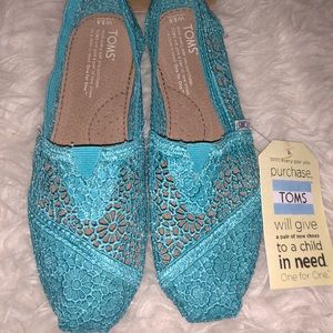 TOMs shoes size 5.5